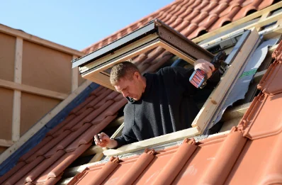 Pose de fenêtres de toit Velux à Marigné-Peuton